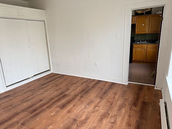 5th image of 179 Ferry St Floor 2