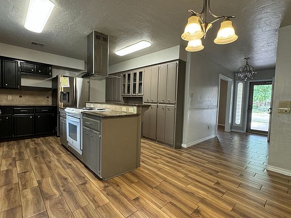 3rd image of 2306 NE Garden Ln