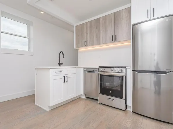 282 East 32nd Street image 1 of 18