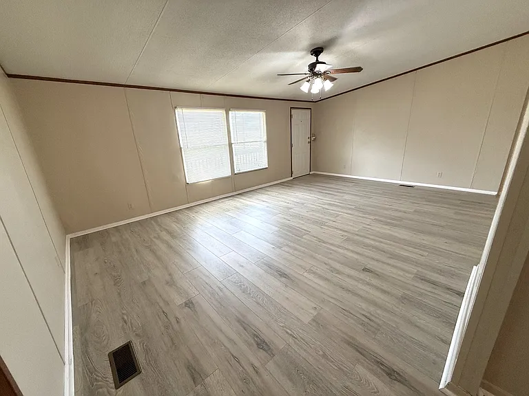 105 Kelsey Pkwy — Photo 4