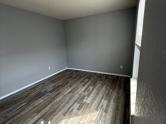 3rd image of 600 Abby Ln APT 4