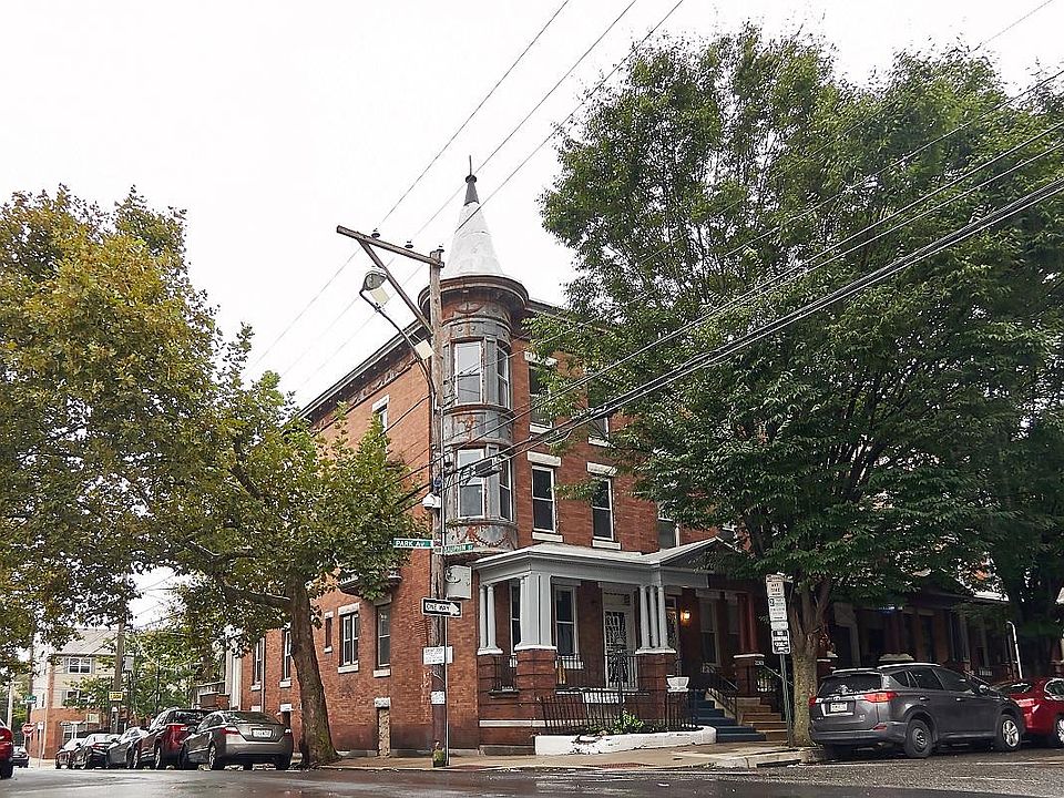 1st image of 2265 N Park Ave