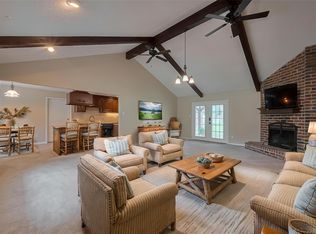 8 Riverwood Ln, Hempstead, TX 77445