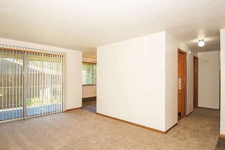 Royal Oaks Apartments — Photo 23