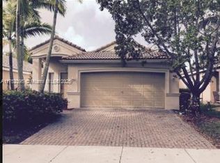1090 Golden Cane Dr, Fort Lauderdale, FL 33327