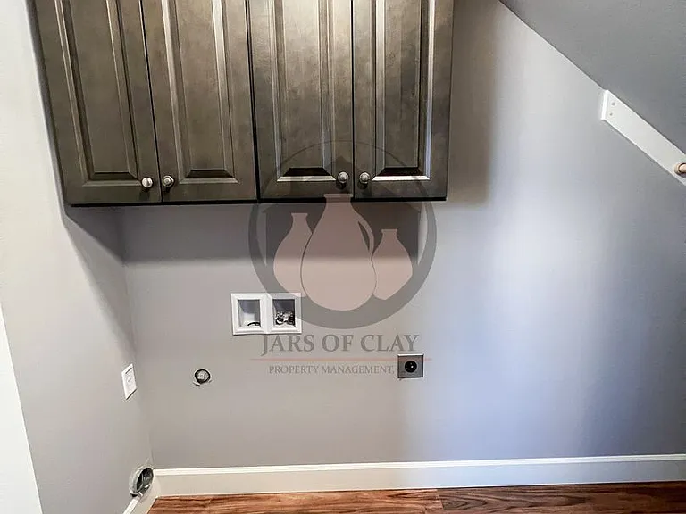 3681 Peter Ln NE — Photo 3