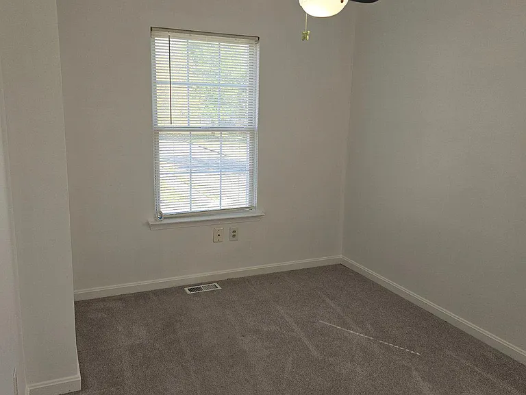 2346 Hazelwood Ct — Photo 17