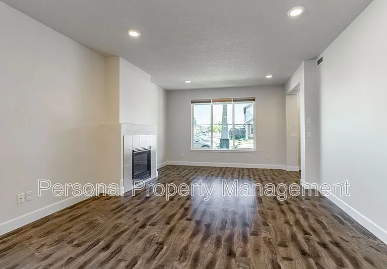 1817 NW 17th St — Photo 4
