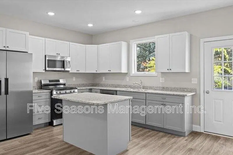 2 bed, 2.5 bath, 1940 sqft, $3,700 — Photo 4