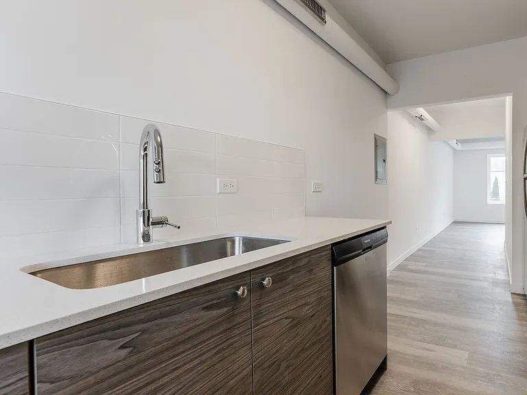 1712 W Glenlake Ave #2E — Photo 2