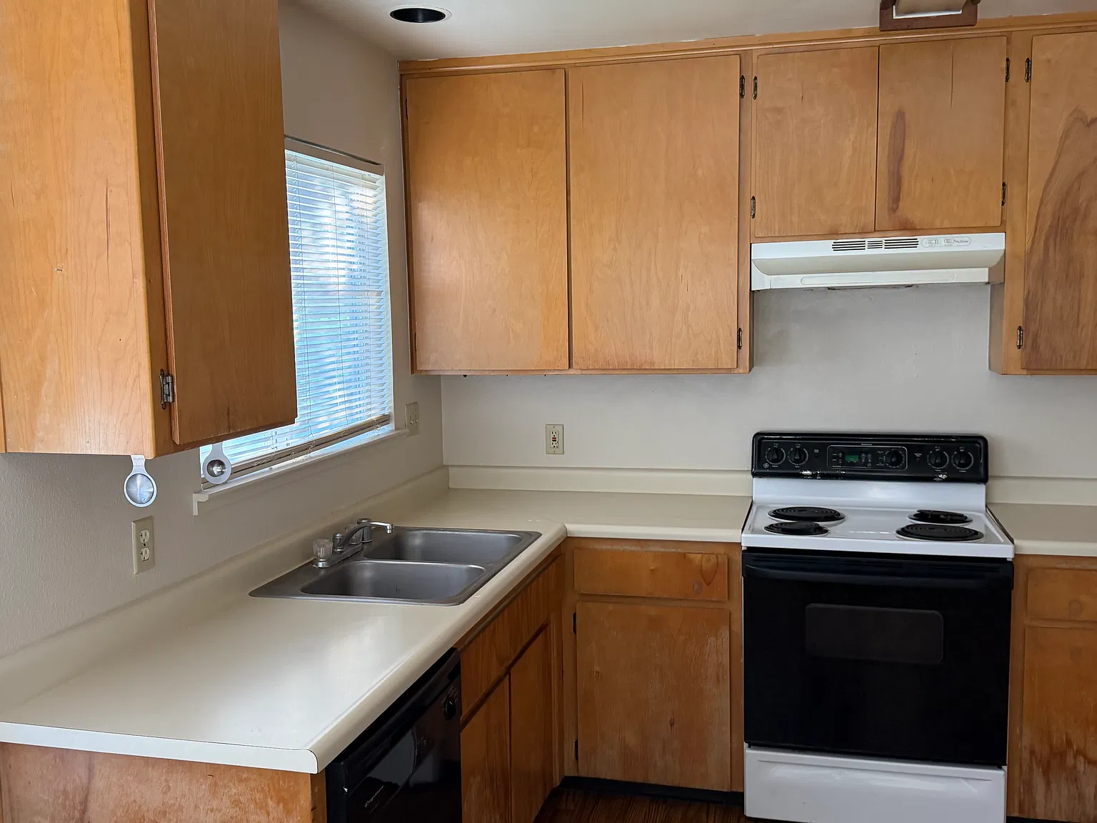 2 bed, 900 sqft, $1,950 — Photo 1