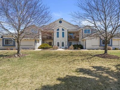 W240N2550 East Parkway Meadow CIRCLE #6, Pewaukee, WI, 53072