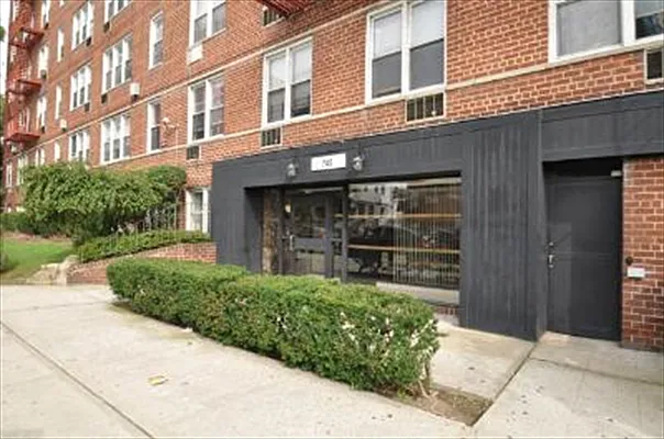 Sold by Corcoran | media 7