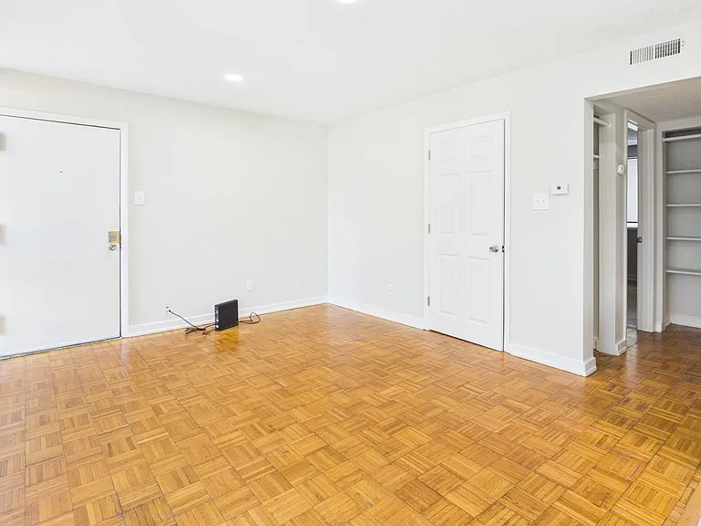 Forest Square Apartments — Photo 12