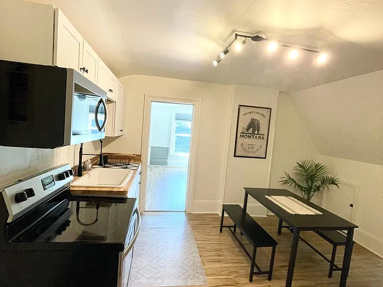 303 E Broadway St — Photo 5
