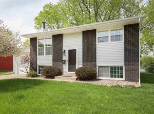 5015 52nd Ave, Moline, IL 61265