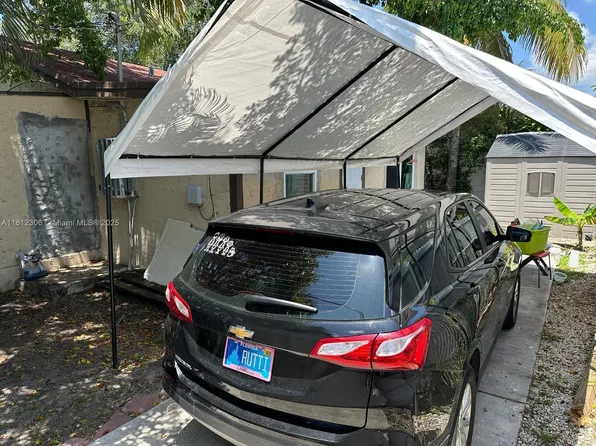 544 NW 96th St, Miami, FL 33150