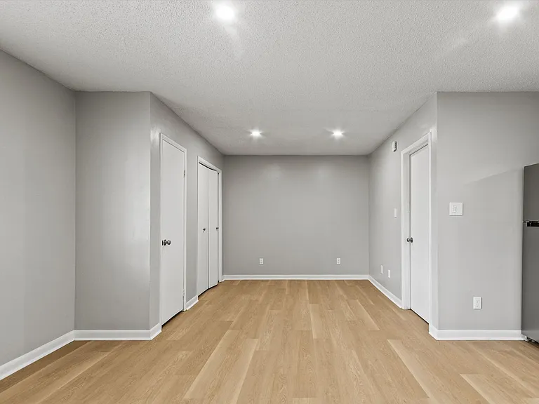 Swan Creek Apartments — Photo 18