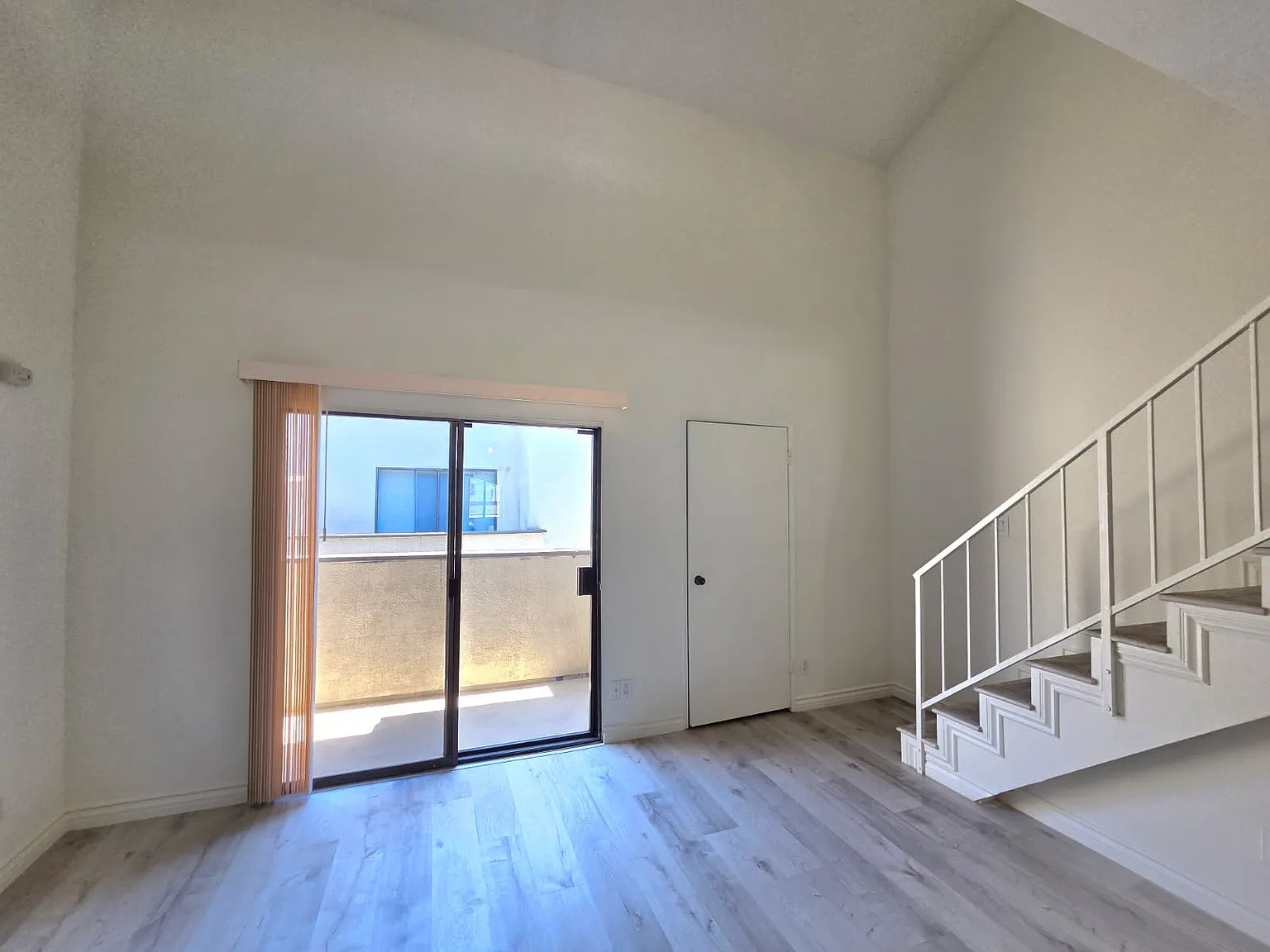Studio, 625 sqft, $2,150 — Photo 3