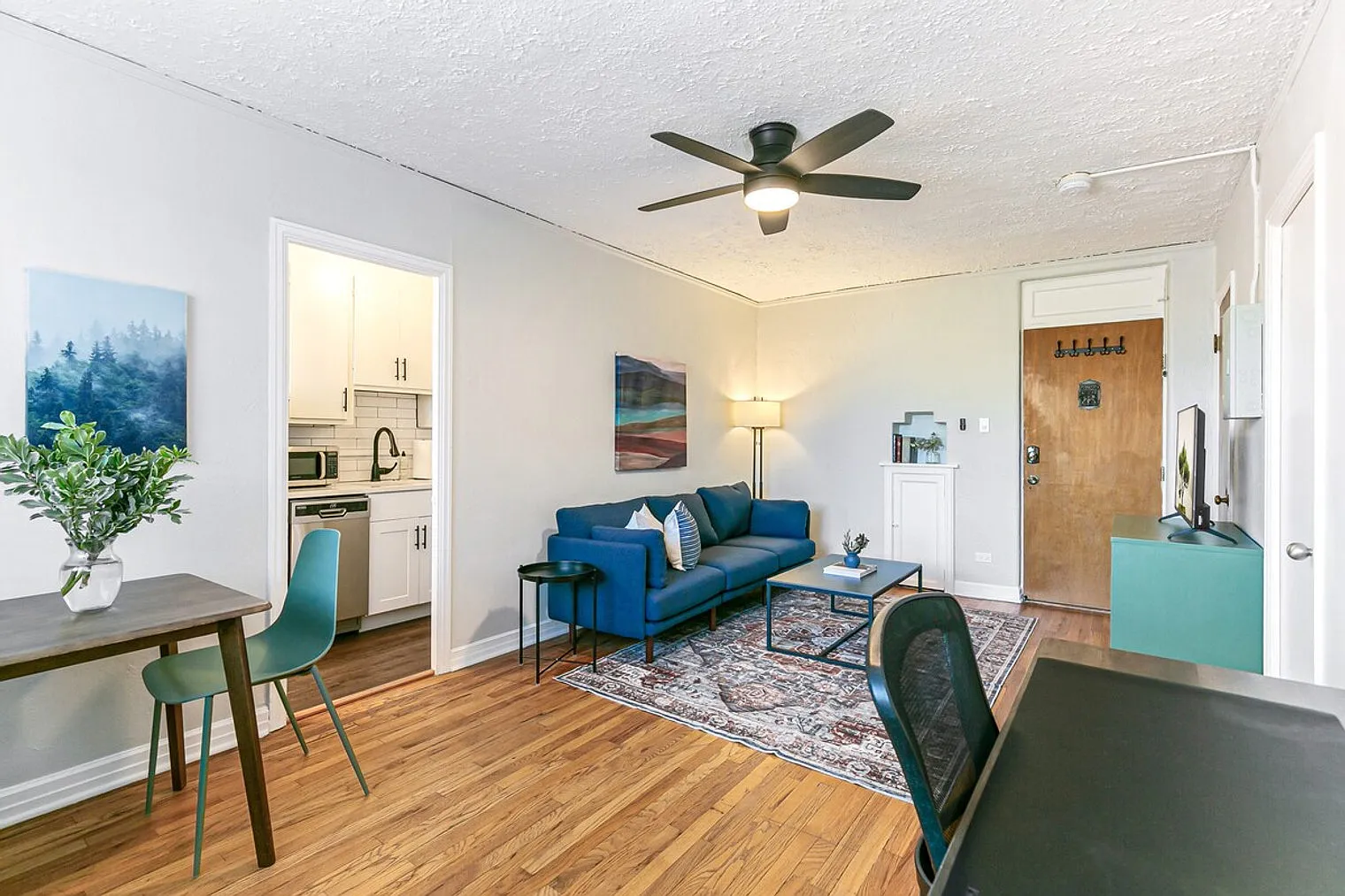 1 bed, 1.0 bath, 452 sqft, $2,447 — Photo 2