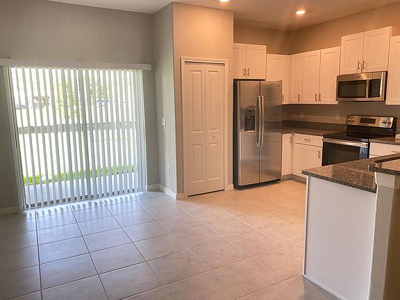 3rd image of 9852 Pembrooke Pines Dr