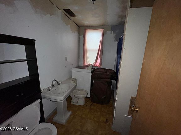5th image of 7 E Chestnut St