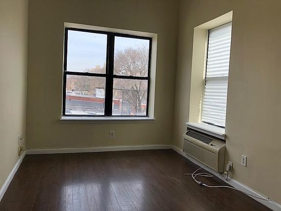 2nd image of 14 Park St APT 44