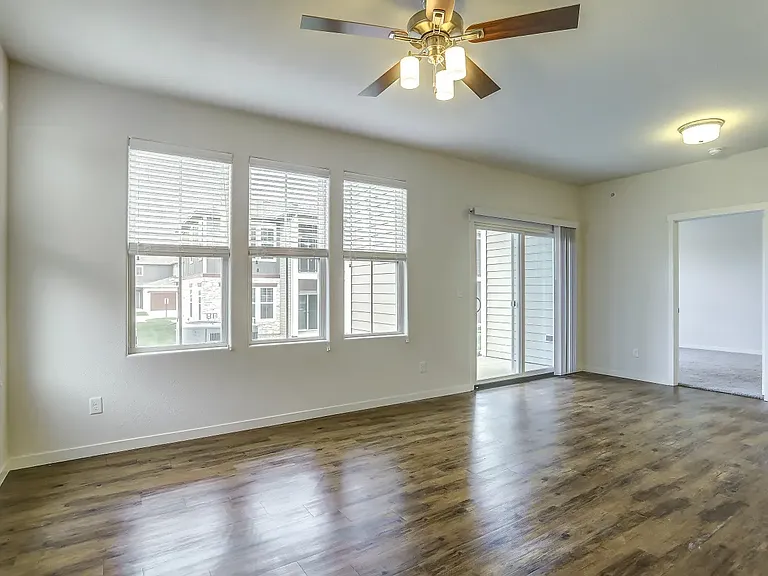 West End Apartments — Photo 12