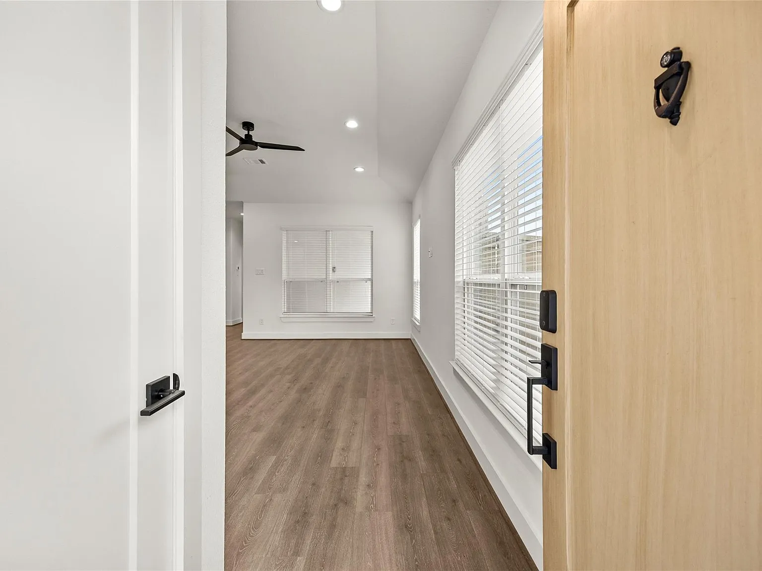 3 bed, 2.0 bath, 1575 sqft, $2,510 — Photo 2