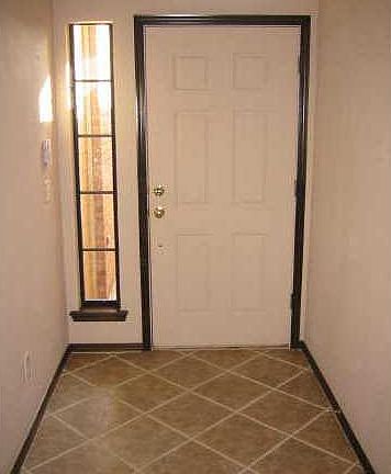 2nd image of 2921 Sandstone Drive Norman #7