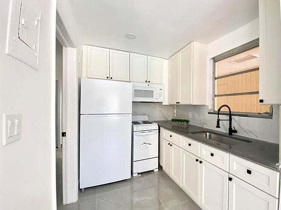 4th image of 660 NE 34th Ct Floor 3