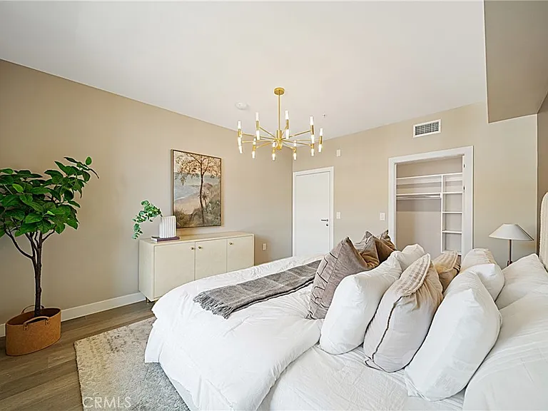 39 S Los Robles Ave #6010 — Photo 23