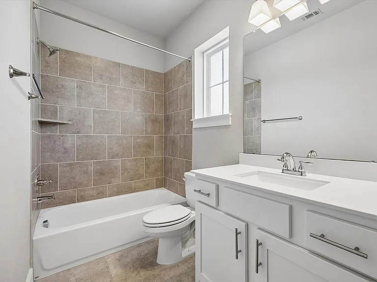 2710 Freund St — Photo 15