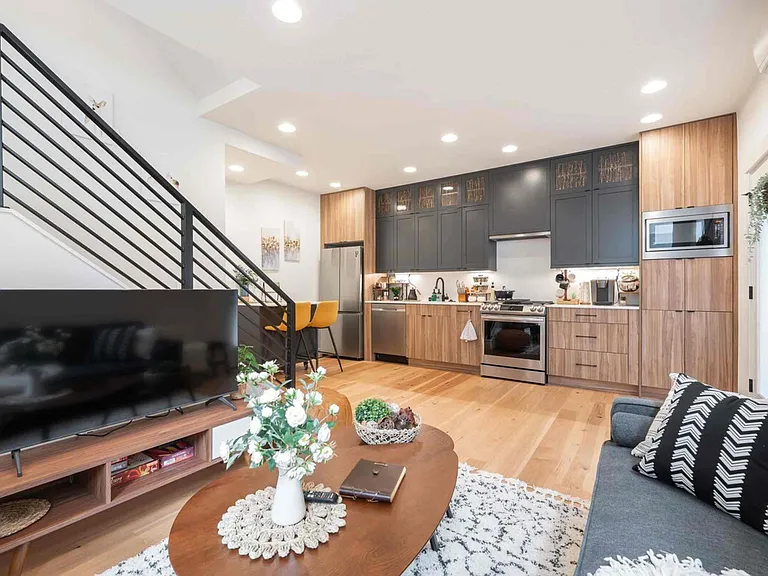 69 W Dravus St — Photo 4