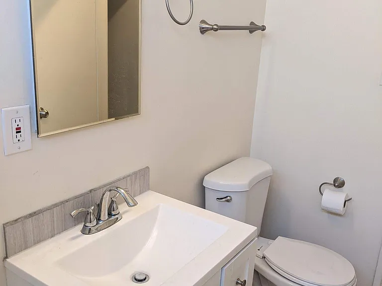 10815 Morrison St #3 — Photo 11