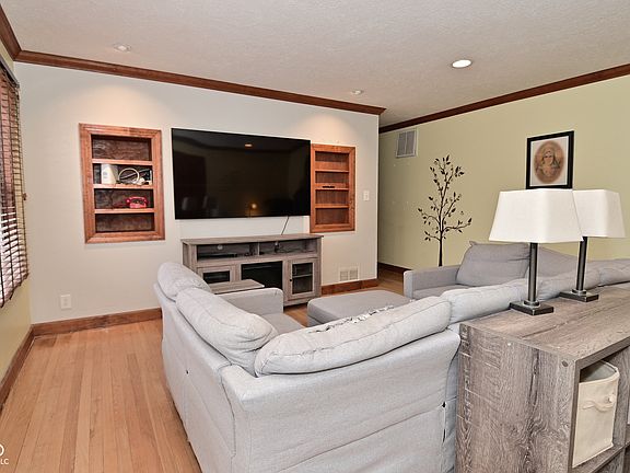 2nd image of 40 Lincoln Dr