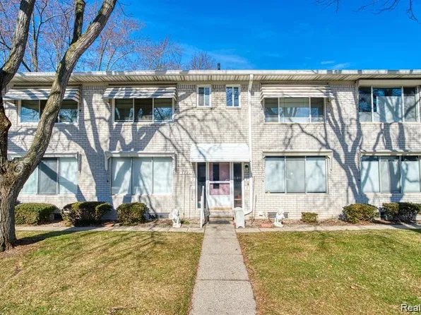 5980 Alan Dr APT 2, Brighton, MI 48116