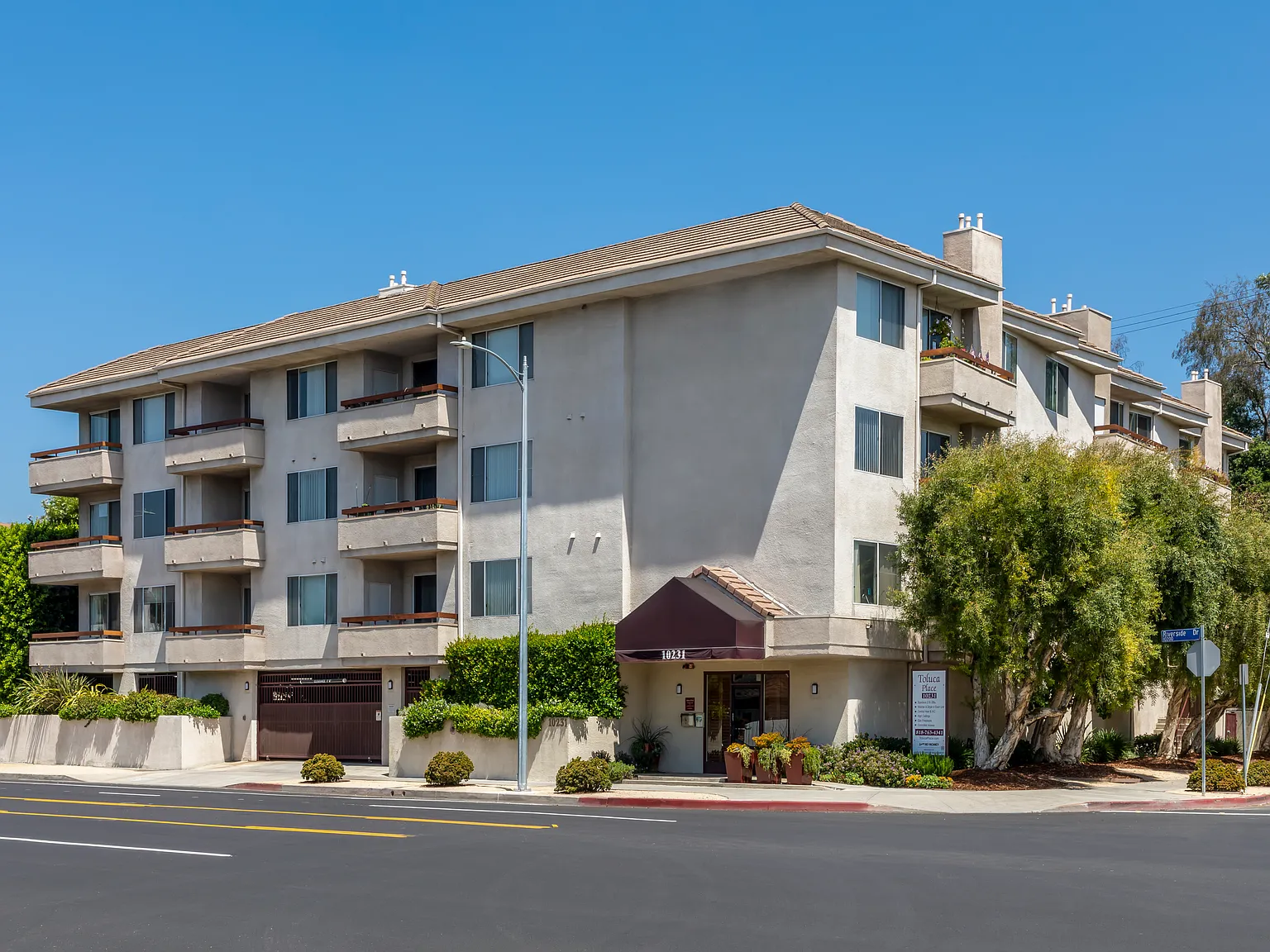 10231 / Toluca Place — Photo 4