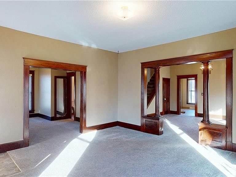 Listing photo 5