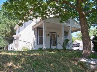 724 S 10th St, Leavenworth, KS 66048
