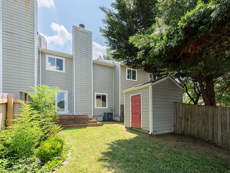 2087 Airy Cir — Photo 31