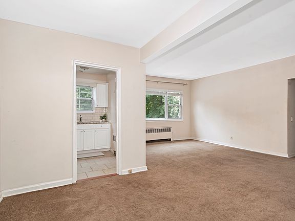 5th image of 100 Theodore Fremd Ave APT B2c