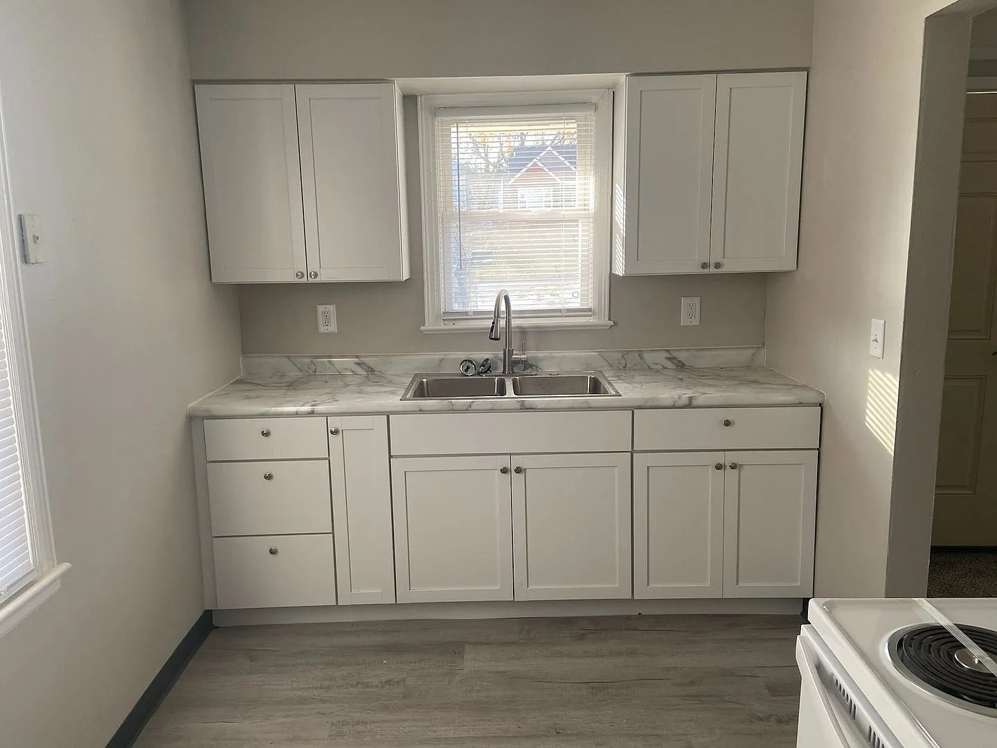 5915 Urbandale Avenue — Photo 4