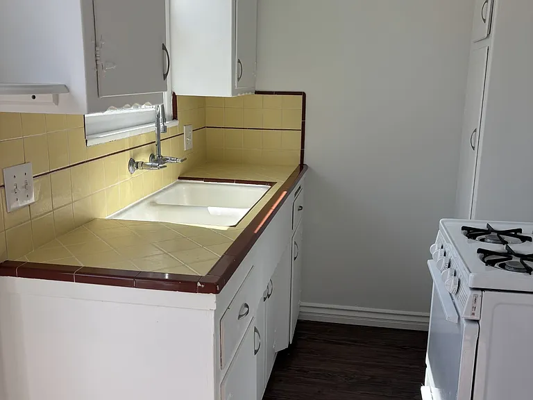620 Temple Ave #B — Photo 10