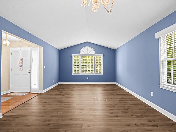 5th image of 25 Saint Julian Ct.
