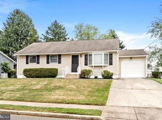 17 Glendon Rd, Hamilton, NJ 08610