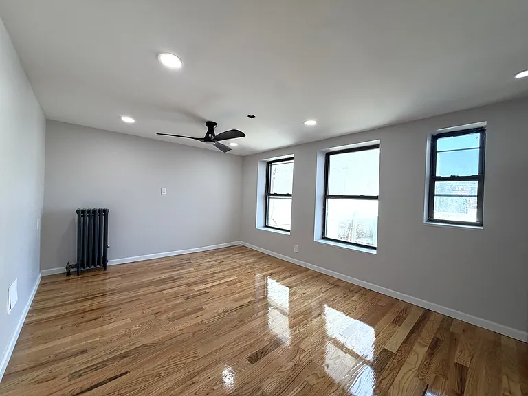 381 S 1st St #3 — Photo 5