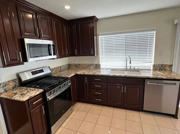 5860 Mulberry Ridge Dr, Camarillo, CA 93012