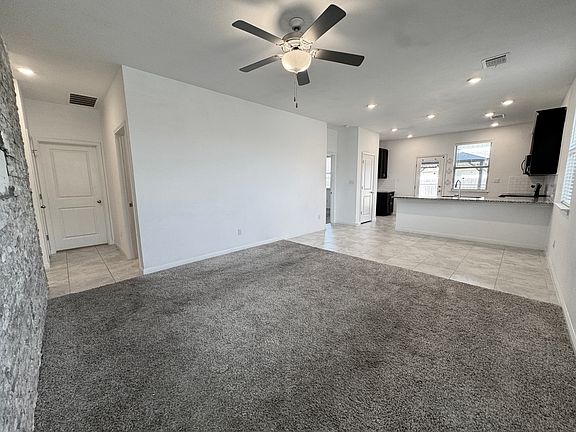 3rd image of 1666 Woodlands Dr