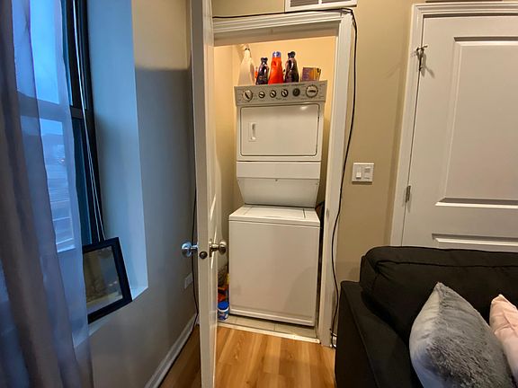 4th image of 3221 N Sheffield Ave #6R